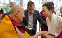Dr Caroline Emmer de Albuquerque Green and His Holiness the Dalai Lama